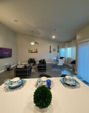 9018 Sycamore Villas Way in Shafter, CA - Building Photo - Building Photo