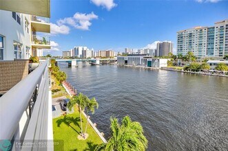 2900 NE 30th St in Fort Lauderdale, FL - Foto de edificio - Building Photo