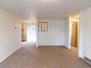 3636-3638-3638 White Oak Ct NE in Salem, OR - Building Photo - Building Photo