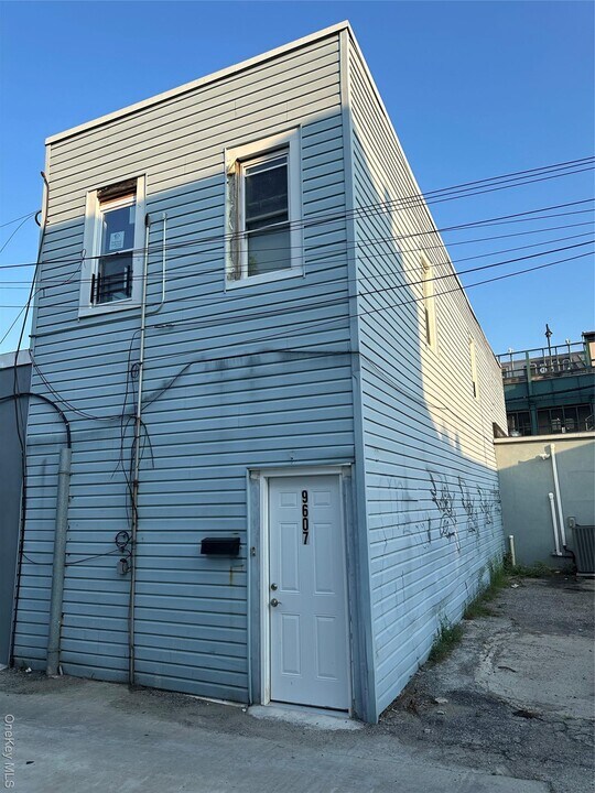 96-07 Liberty Ave in Queens, NY - Building Photo