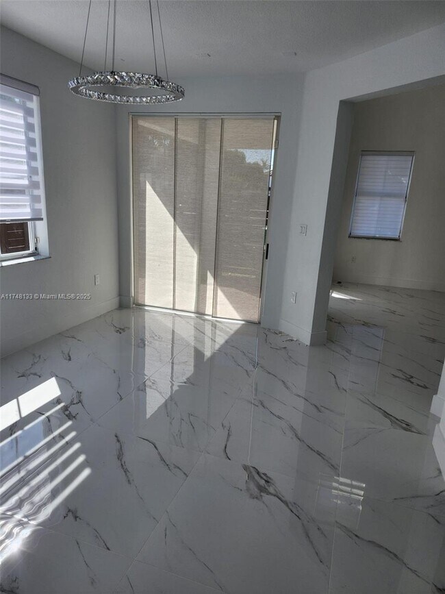 8465 NW 108th Path in Doral, FL - Building Photo - Building Photo