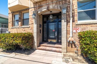 Lenox Avenue Apartments in Oakland, CA - Foto de edificio - Building Photo