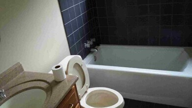 1943 Mel Ct in Westland, MI - Building Photo - Building Photo