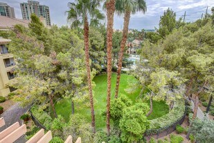 230 E Flamingo Rd in Las Vegas, NV - Building Photo