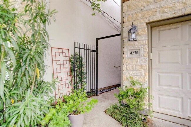 4230 Drake St in Houston, TX - Foto de edificio - Building Photo