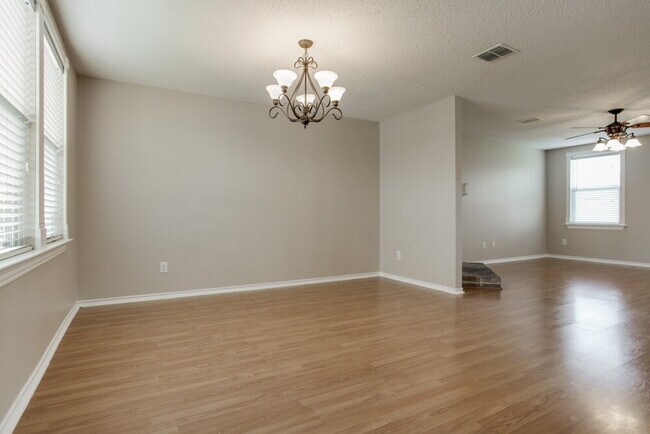 956 Stone Chapel Way in Fort Worth, TX - Building Photo - Building Photo
