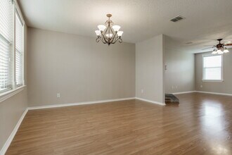 956 Stone Chapel Way in Fort Worth, TX - Foto de edificio - Building Photo