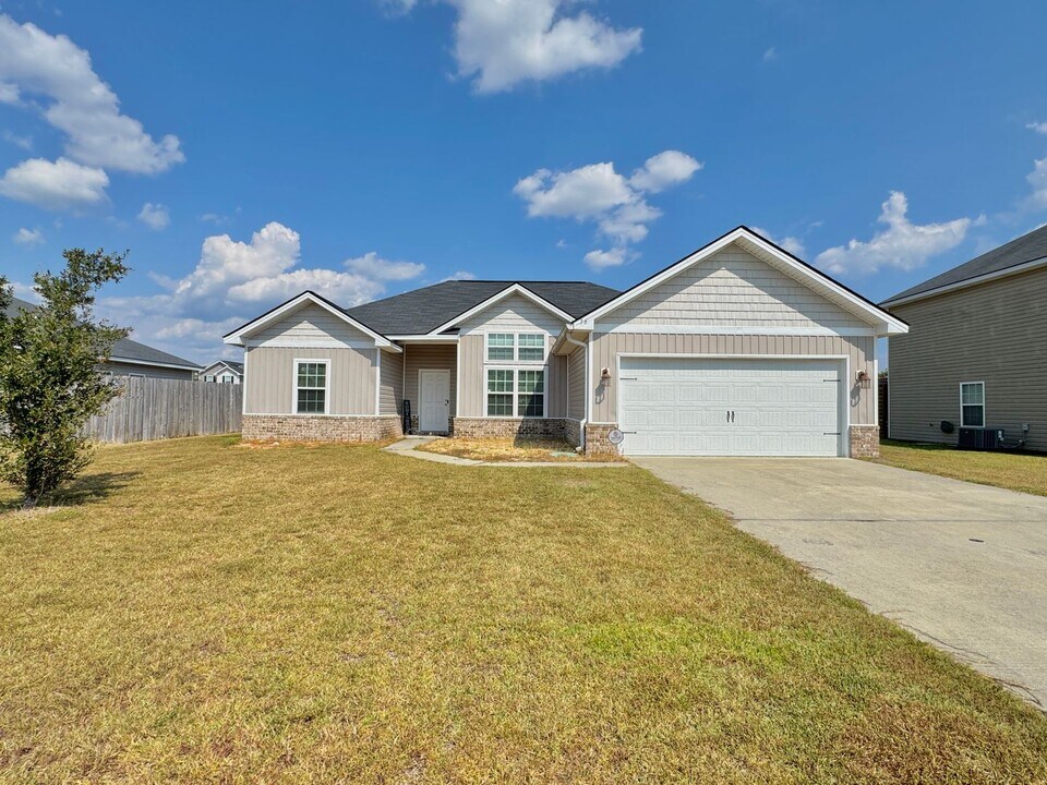 36 Wythe St in Hinesville, GA - Building Photo