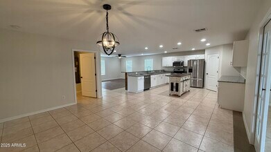 25723 S Hawes Rd in Queen Creek, AZ - Foto de edificio - Building Photo