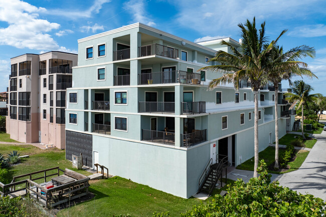 The Palms in Englewood, FL - Building Photo - Building Photo