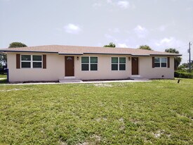1217 AC Evans St in Riviera Beach, FL - Building Photo