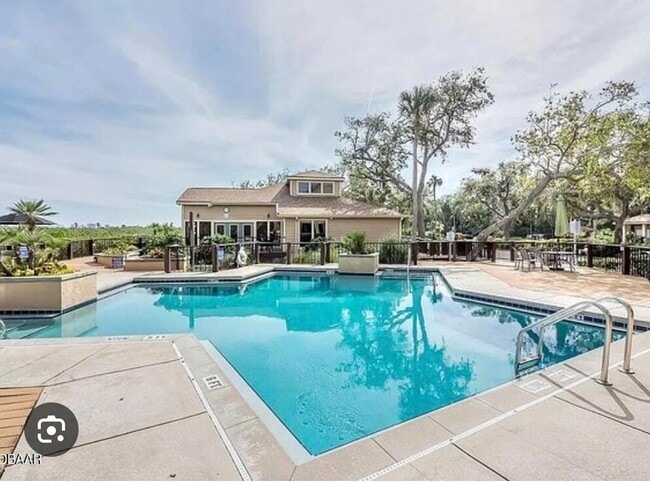 property at 1401 S Palmetto Ave