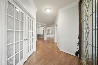 6402 Parkriver Crossing in Sugar Land, TX - Building Photo - Building Photo
