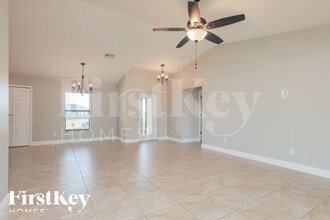 1806 NE 2nd Ave in Cape Coral, FL - Foto de edificio - Building Photo