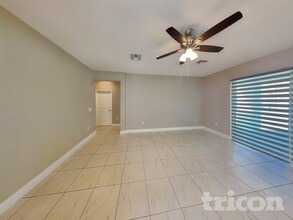 2990 Galaxy St in Deltona, FL - Foto de edificio - Building Photo