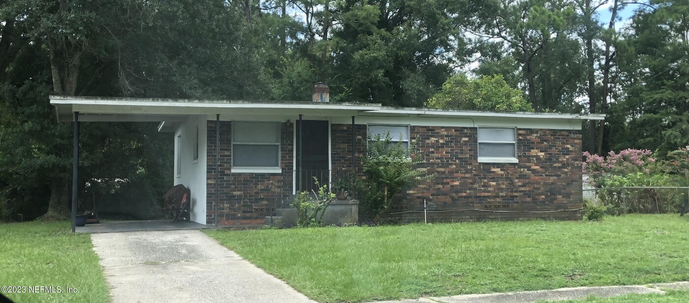 3836 Robert C Weaver Dr in Jacksonville, FL - Building Photo