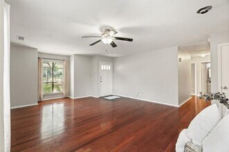 10407 Pagewood Dr in Dallas, TX - Building Photo - Building Photo