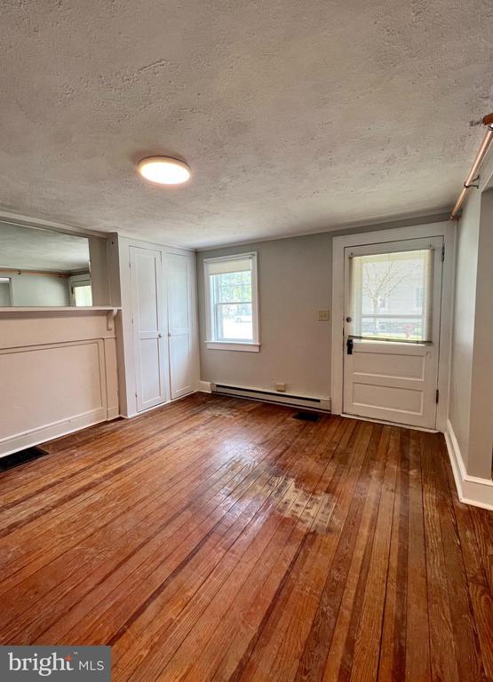 326 E Liberty St in Charles Town, WV - Building Photo - Building Photo