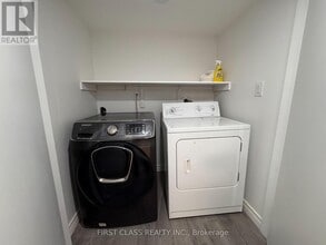 2793 Lindholm Crescent in Mississauga, ON - Building Photo - Building Photo