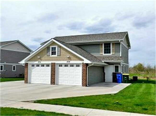 property at 804 E Lincoln Ave