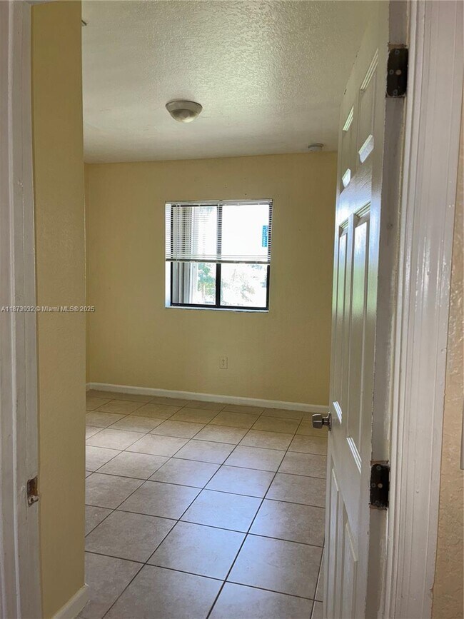 28015 SW 139th Ct in Homestead, FL - Building Photo - Building Photo