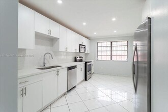 561 SW 122nd Ave in Miami, FL - Building Photo - Building Photo