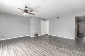 705 21st Avenue Pl, Unit 705 in Coralville, IA - Foto de edificio - Building Photo