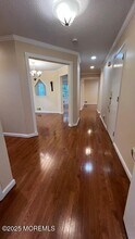 33 Kinglet Ave in Marlboro, NJ - Building Photo - Building Photo