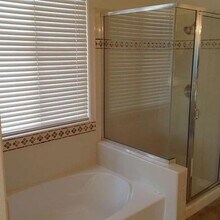 814 Round Hill Dr in Merced, CA - Foto de edificio - Building Photo