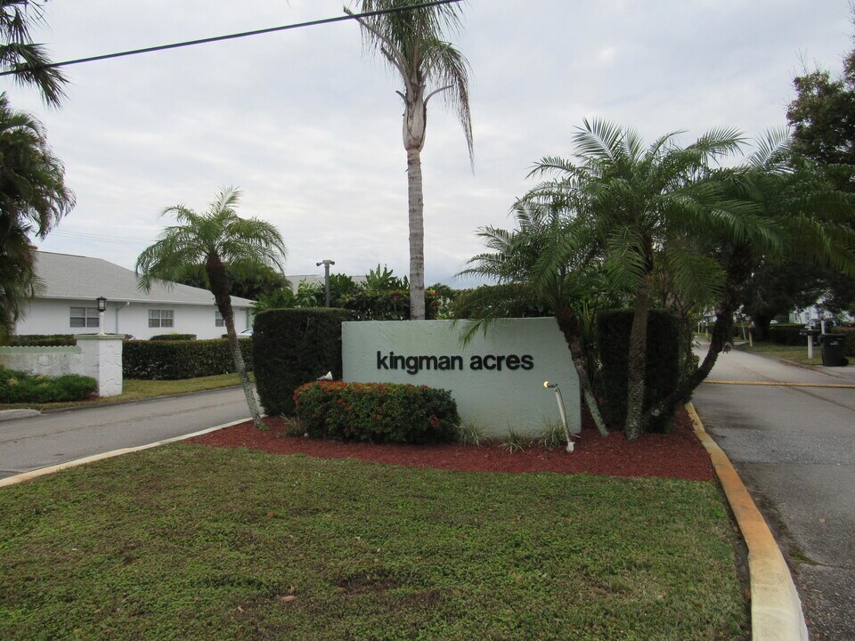 2110 SE Edler Dr in Stuart, FL - Building Photo