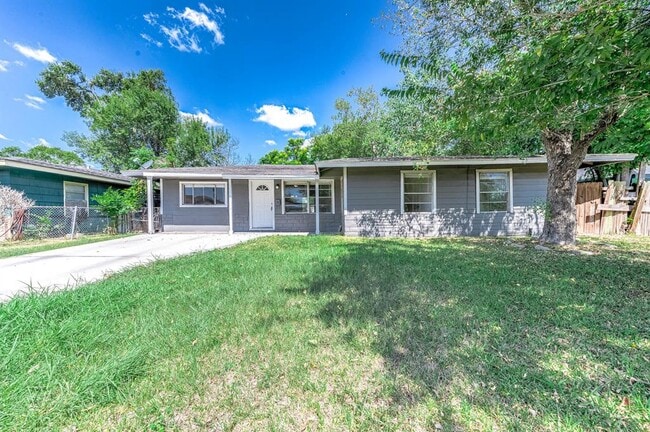 property at 5711 Lyndhurst Dr