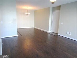 201 Waters Edge Dr, Unit 1 in Newark, DE - Building Photo - Building Photo