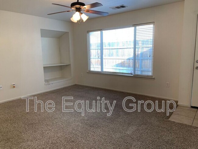 114 W Cameron St in Hanford, CA - Building Photo - Building Photo