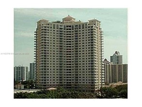 19501 W Country Club Dr, Unit 2203 in Aventura, FL - Building Photo - Building Photo