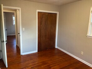 1505 Benton St, Unit 1507 in Rockford, IL - Foto de edificio - Building Photo