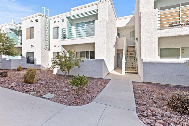 7100 W Pirates Cove Rd-Unit -1042 in Las Vegas, NV - Building Photo - Building Photo