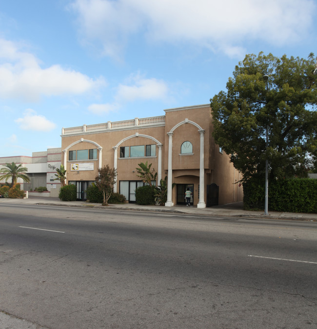 14037 Vanowen St in Van Nuys, CA - Building Photo - Building Photo