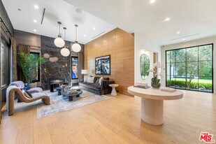 17228 Otsego St in Los Angeles, CA - Building Photo