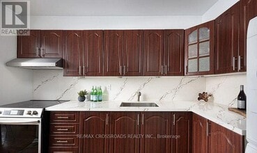 1 Massey Square in Toronto, ON - Building Photo - Building Photo