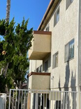 6925 Haskell Ave-Unit -205 in Los Angeles, CA - Building Photo - Building Photo