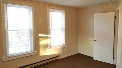 1444 Esterbrook Ave, Unit B in Rahway, NJ - Building Photo - Building Photo
