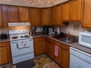 Honeysuckle Student Apartments in Bloomsburg, PA - Building Photo - Building Photo
