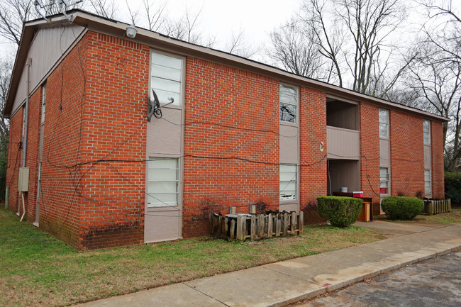 Hacienda Apartments in Huntsville, AL - Foto de edificio - Building Photo