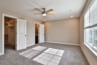 Greystone Townhomes in Grain Valley, MO - Building Photo - Interior Photo