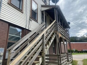 155 E Central St, Unit F in Franklin, MA - Building Photo - Building Photo