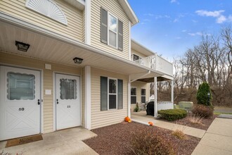 1911 Cambridge Manor Dr in Scotia, NY - Foto de edificio - Building Photo