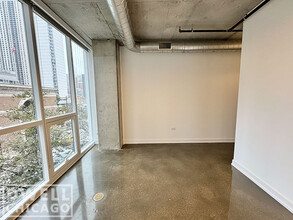 108 W Chicago Ave in Chicago, IL - Building Photo - Building Photo