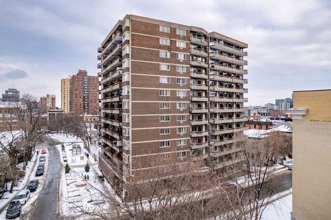Le Saint-Urbain in Montréal, QC - Building Photo - Building Photo
