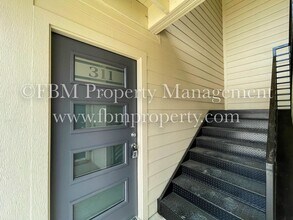 1203 N Clay St in Ennis, TX - Building Photo - Building Photo