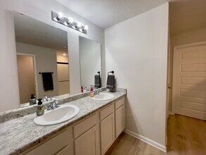 6725 Sarah Ann Way in Laurel Hill, FL - Building Photo - Building Photo